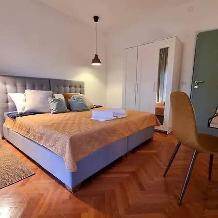 Chi Chi Apartment